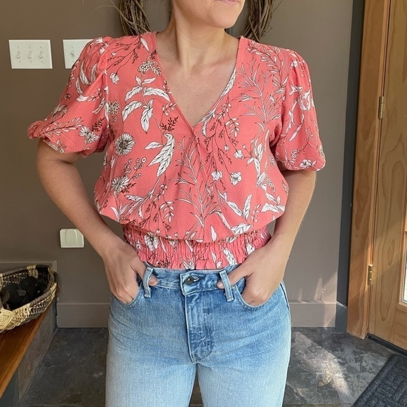 NWT Cupcakes‎ and Cashmere Smocked Floral Top Small - Picture 8 of 8